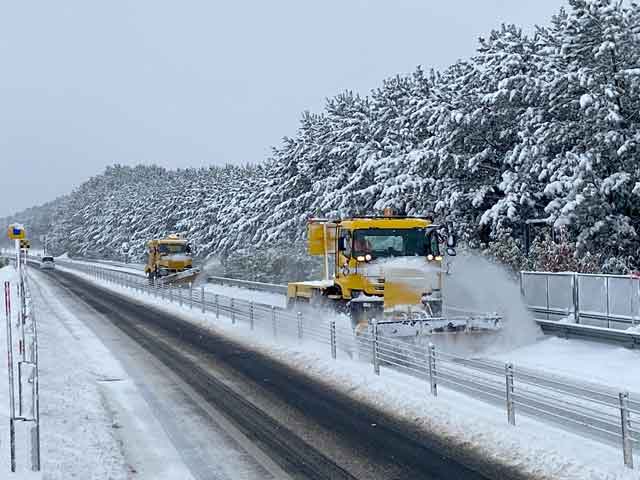 雪氷対策：雪の寄せ集め